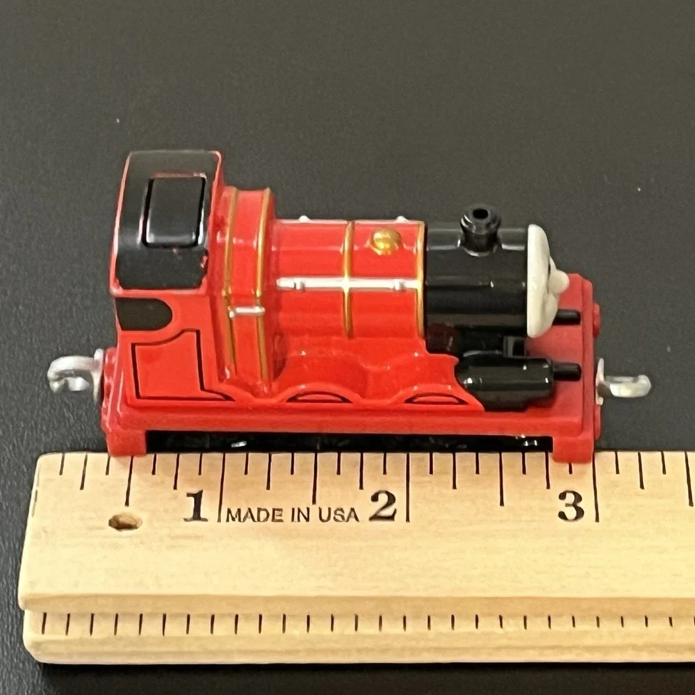 JAMES Thomas the Train and Friends Diecast 2013 Lights Up & Talks Mattel Red Car